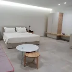 Glow Boutique & Ξενοδοχείο Σαράντα