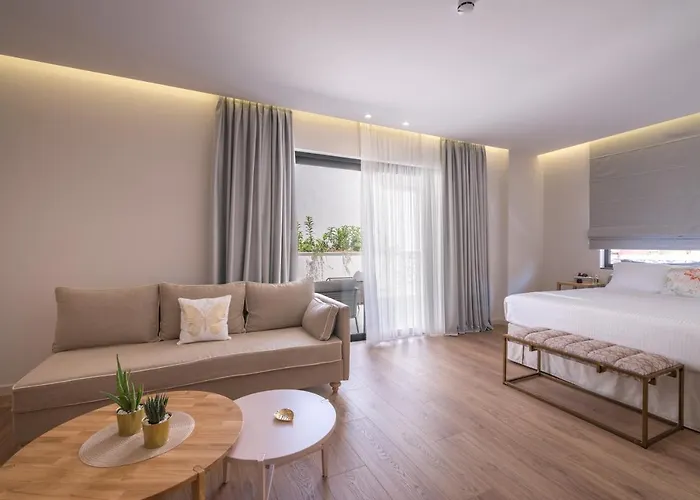 Glow Boutique & Sarandë